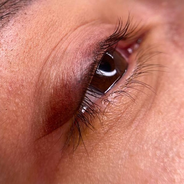 ГЛАЗА - СТРЕЛКА с растушевкой (Перманентный макияж)