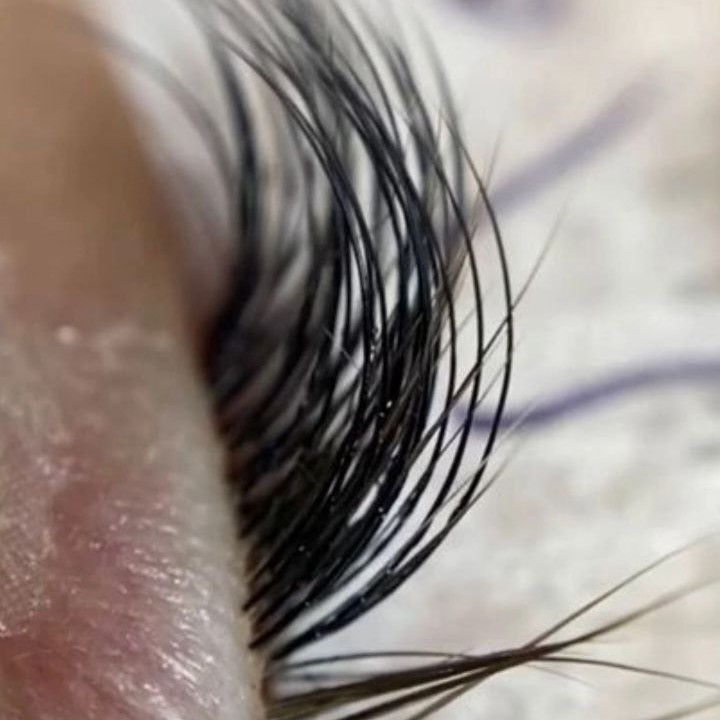 LED Наращивание ресниц (классика)