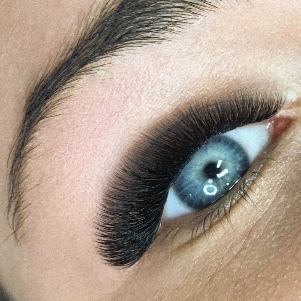 Наращивание ресниц 5D. Мастер