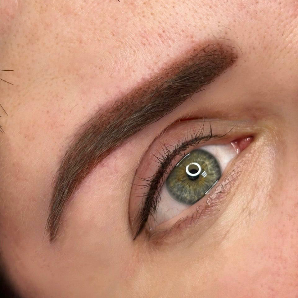 Перманентный макияж бровей