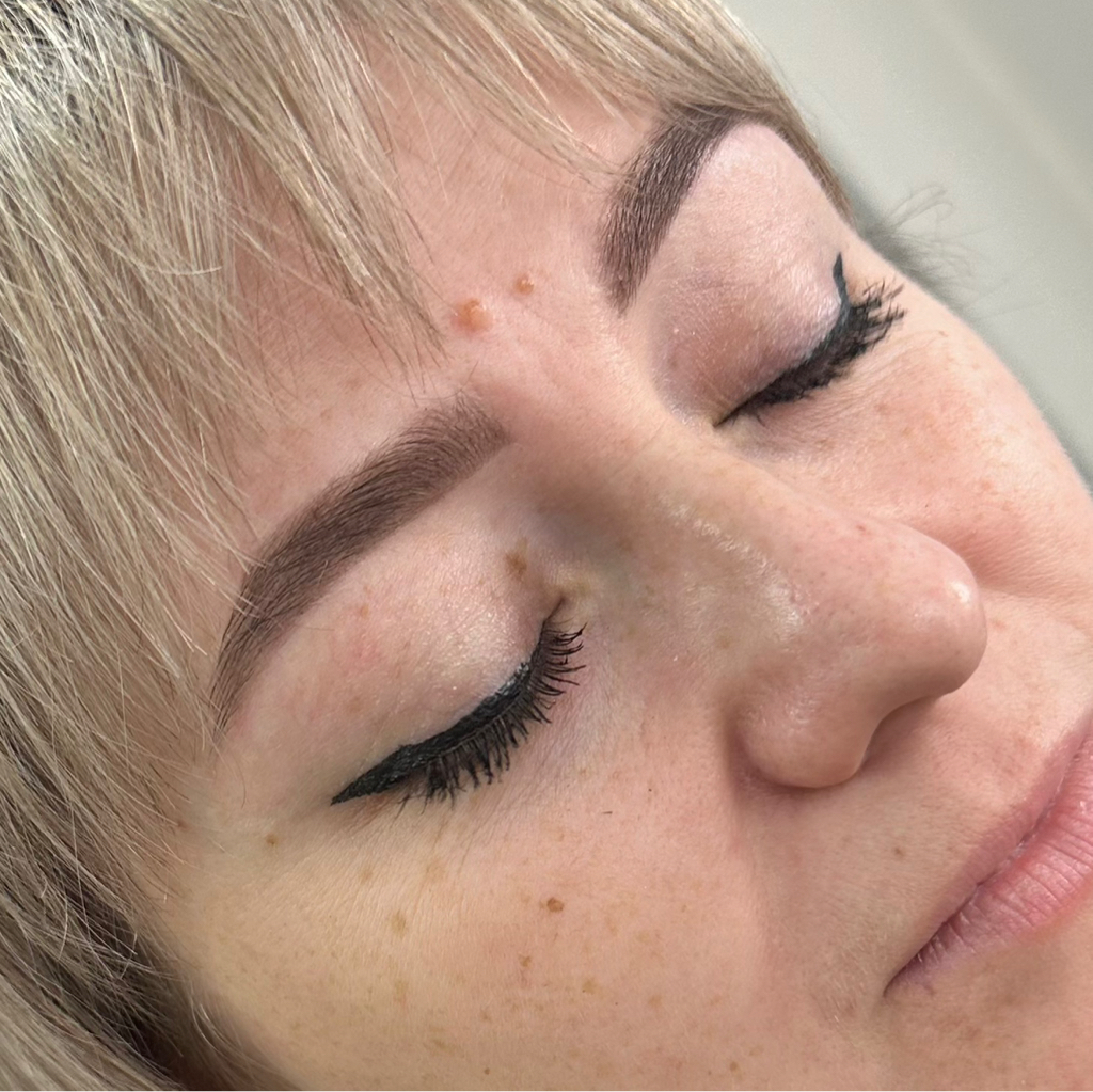 Оформление и окрашивание бровей