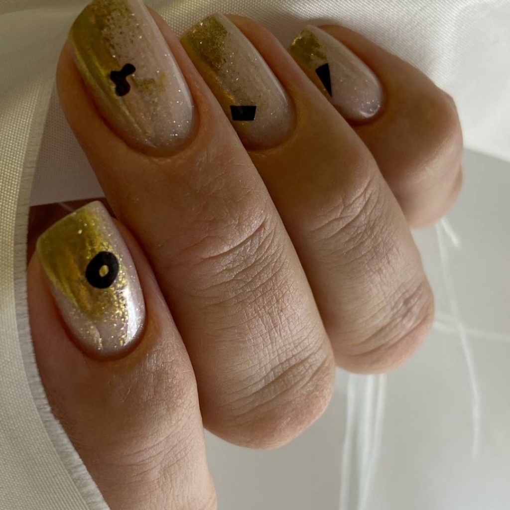 Маникюр с покрытием гель-лак/укрепление гелем