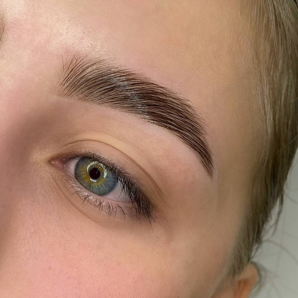 Коррекция бровей с окрашиванием краской