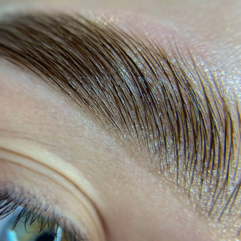 Коррекция бровей с окрашиванием хной