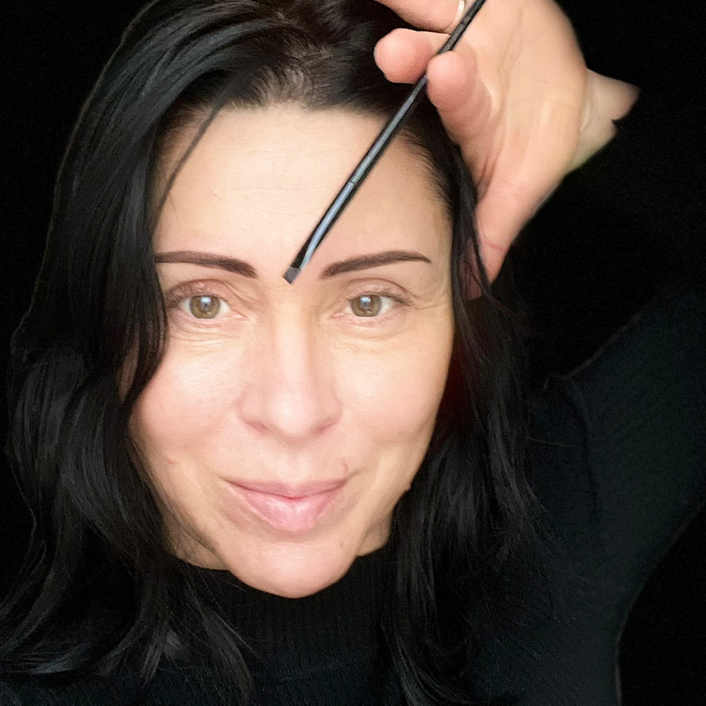 Брови • моделирование и окрашивание краской