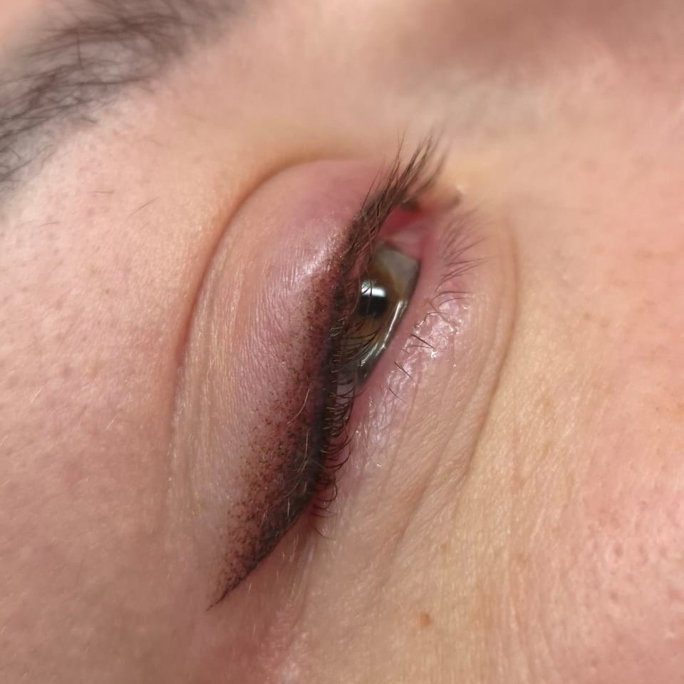 Перманентный макияж межресничного пространства/стрелка