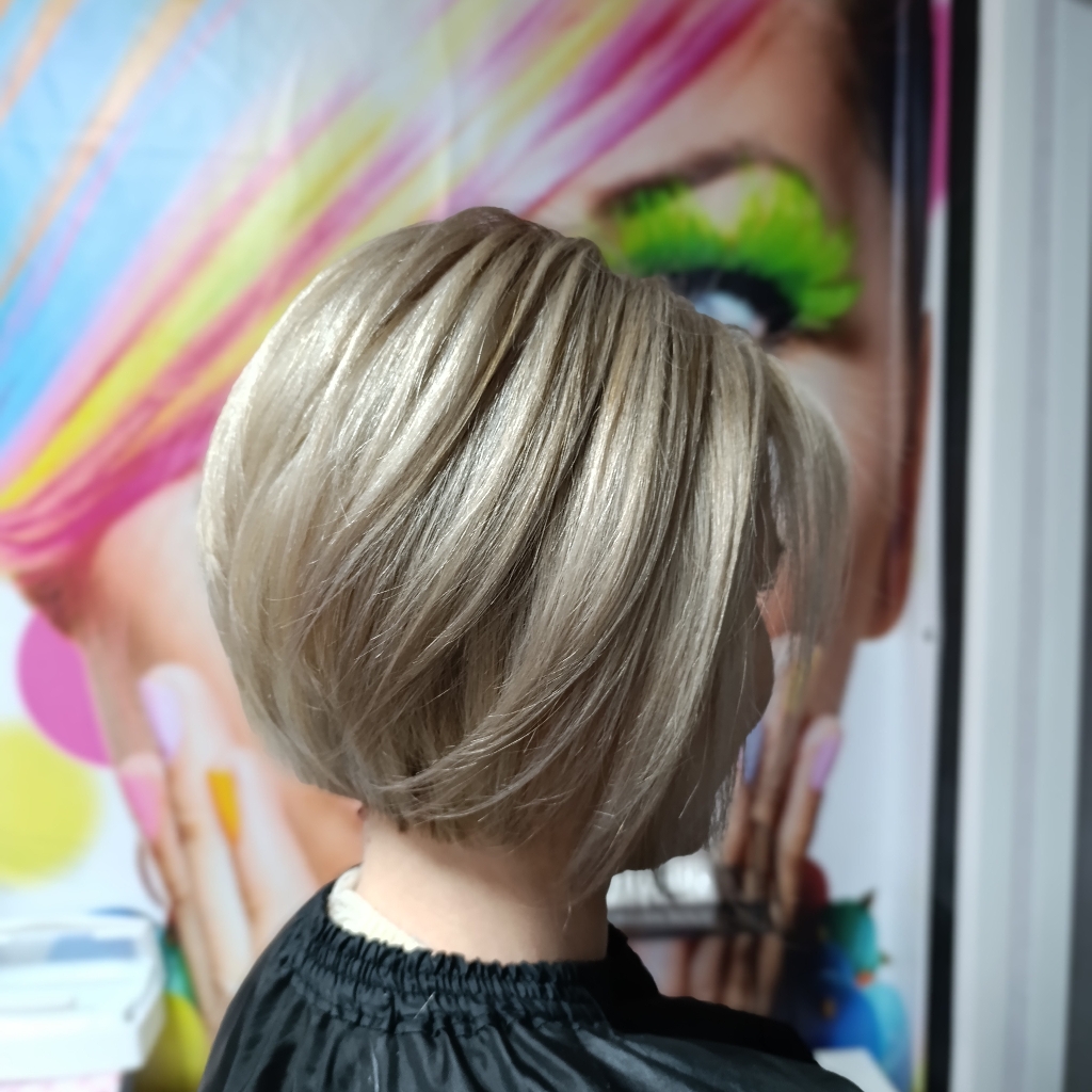 Мелирование + тон и все Сложные техники.Короткая стрижка по ушки.