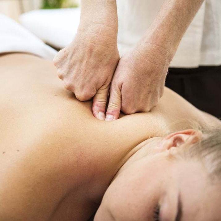 Массаж шейно-воротниковой зоны