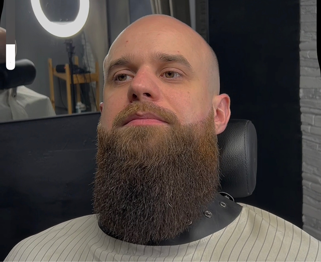 Оформление усов и бороды.