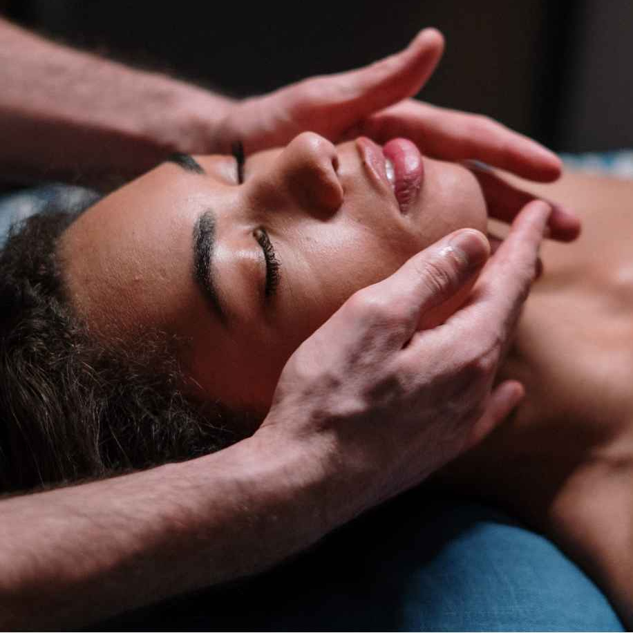 Классический массаж лица