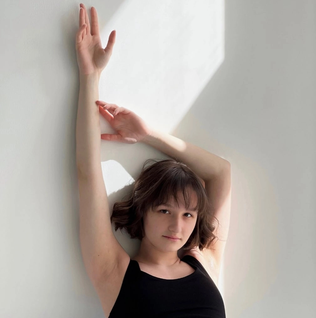 Руки до/выше локтя (включая локоть)