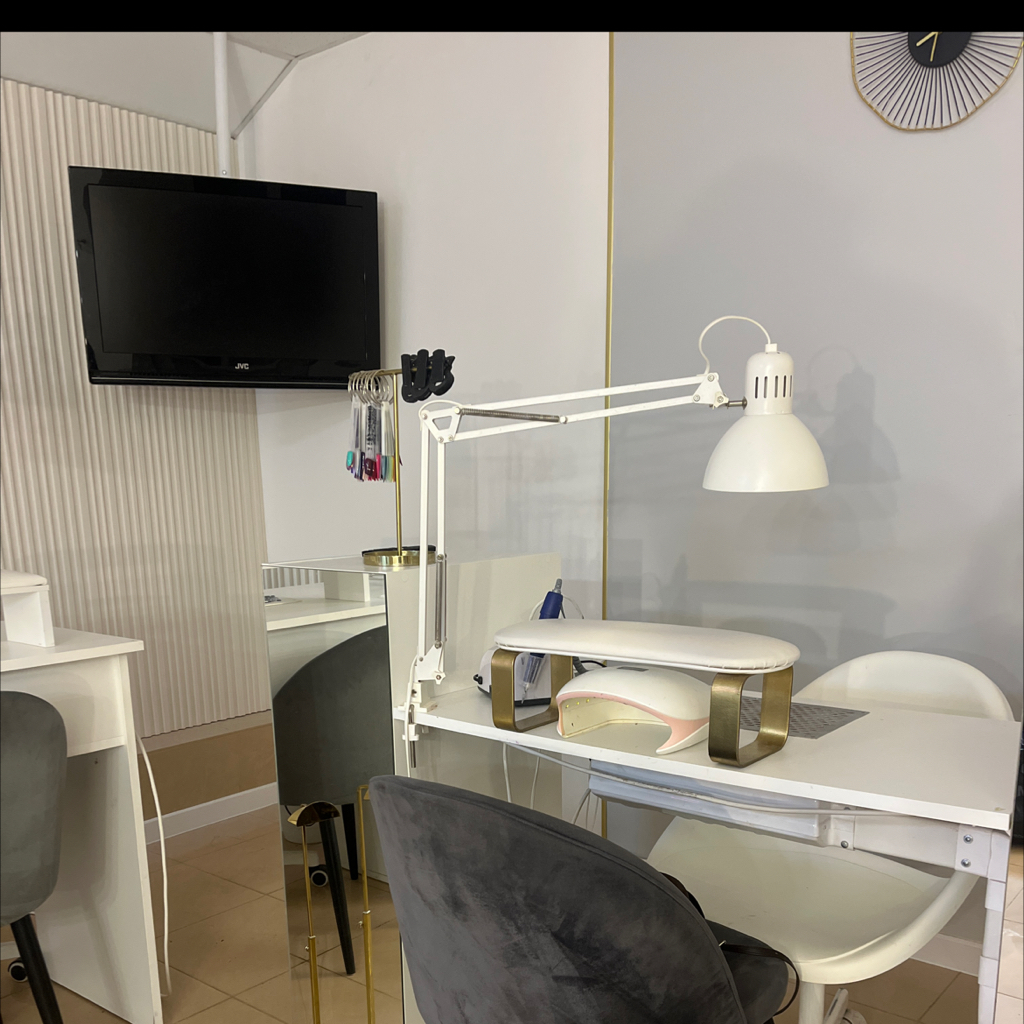 Маникюрный Стол 4