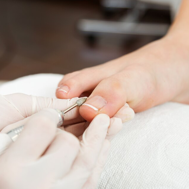 Аппаратный педикюр мужской