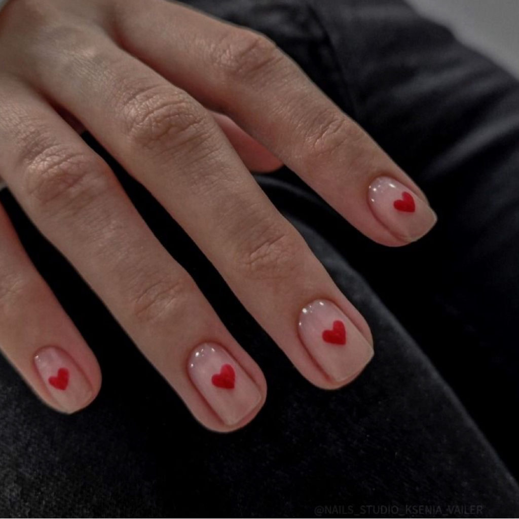 Коррекция ногтей  Normale Nagelkorrektur mit Gel-Lack