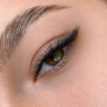 Эффект Стрелки (наращивание ресниц)