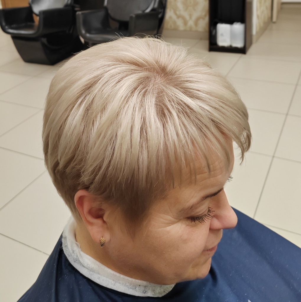 На короткие в один тон окрашивание + маска