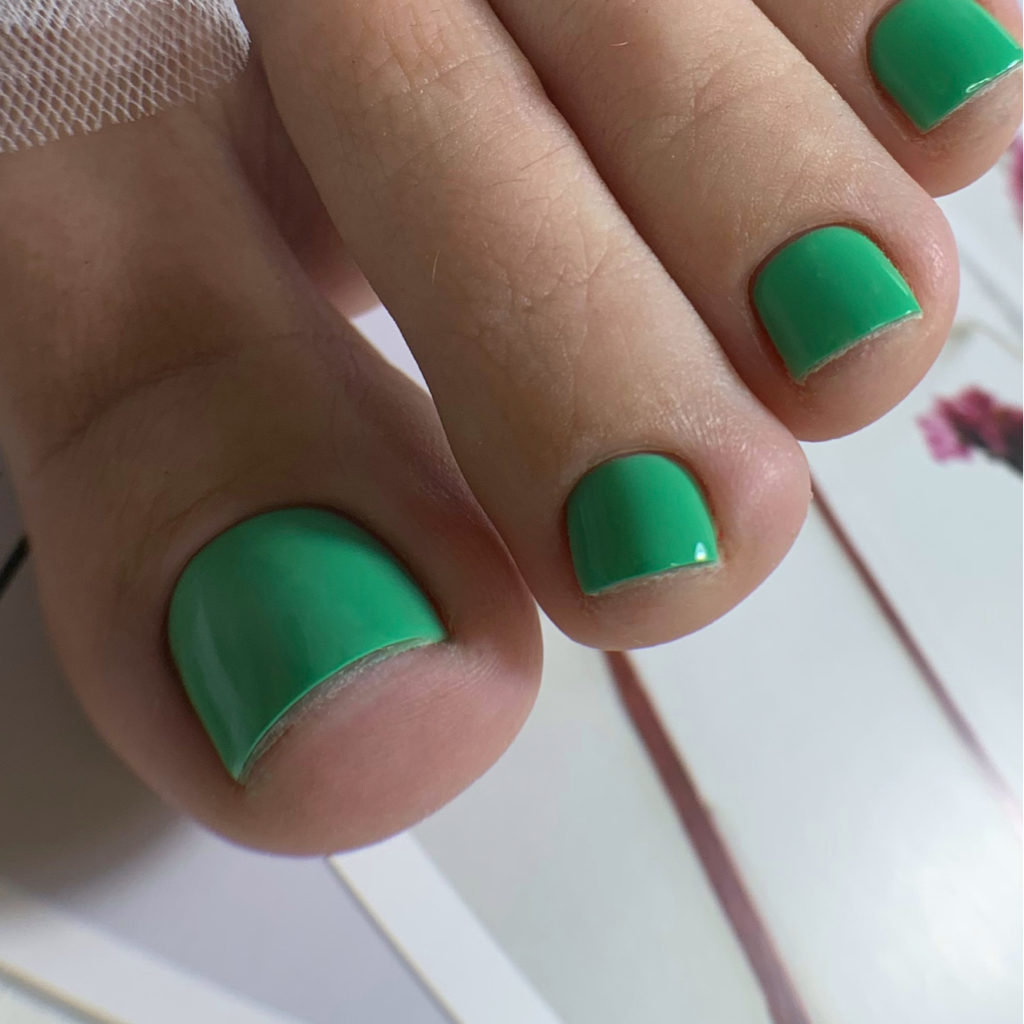 Полный аппаратный педикюр с покрытием гель лаком