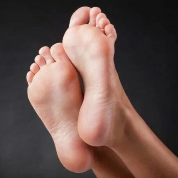 Смарт педикюр обработка стоп только  (Если сложная работа,то +5 руб)