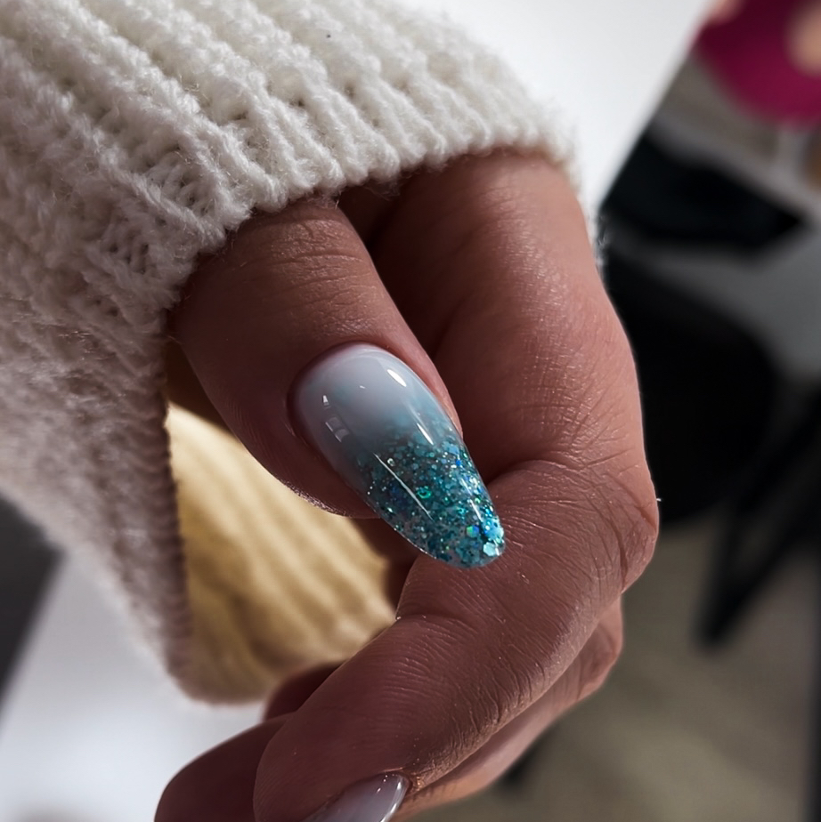 КОМПЛЕКС  ( маникюр + педикюр )
мастер Виктория