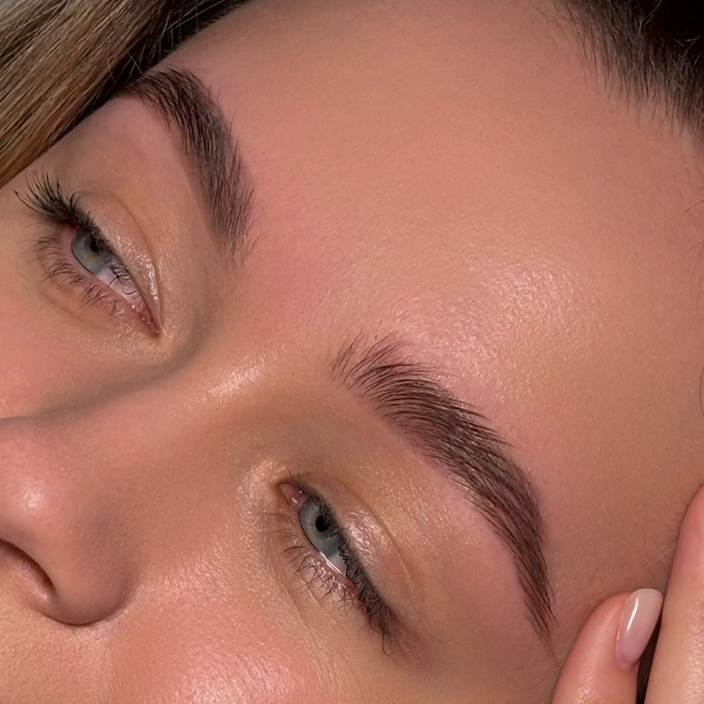 Окрашивание бровей(коррекция)