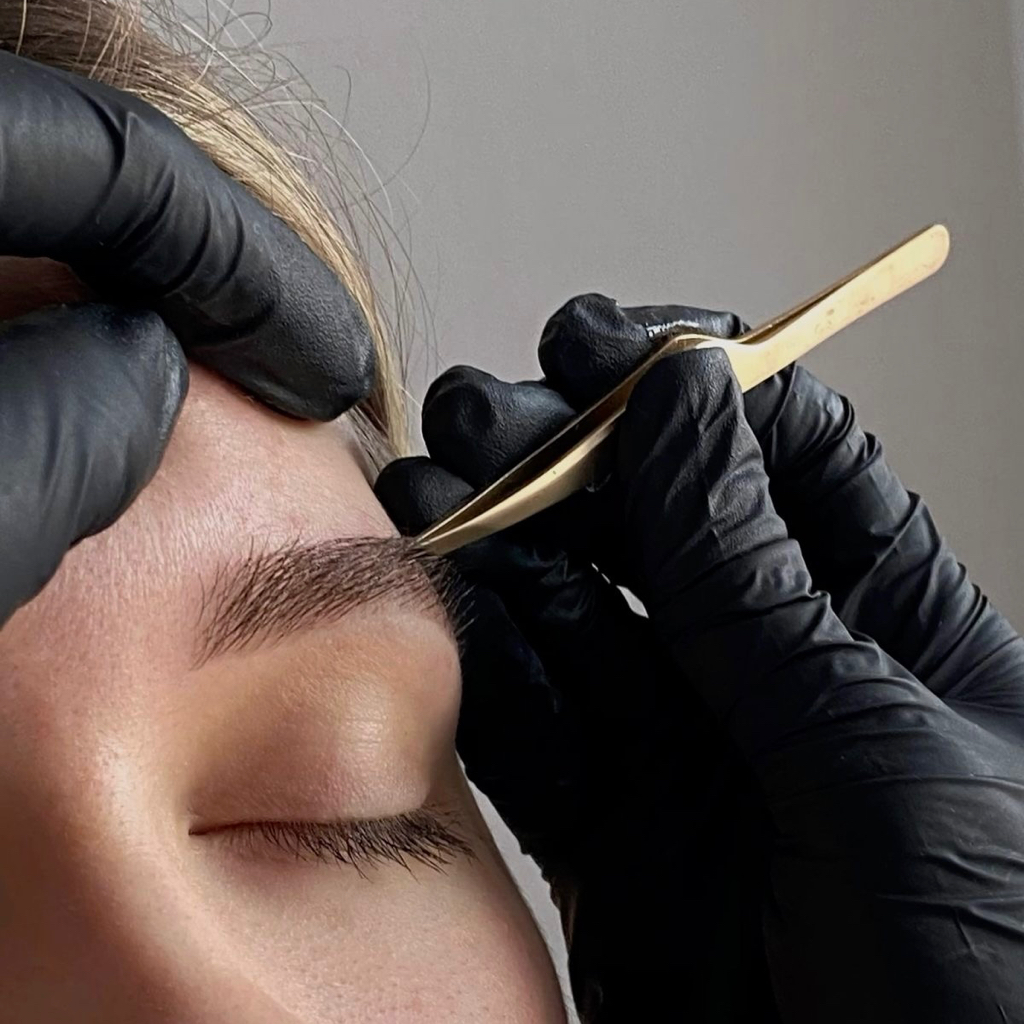 Оформление бровей