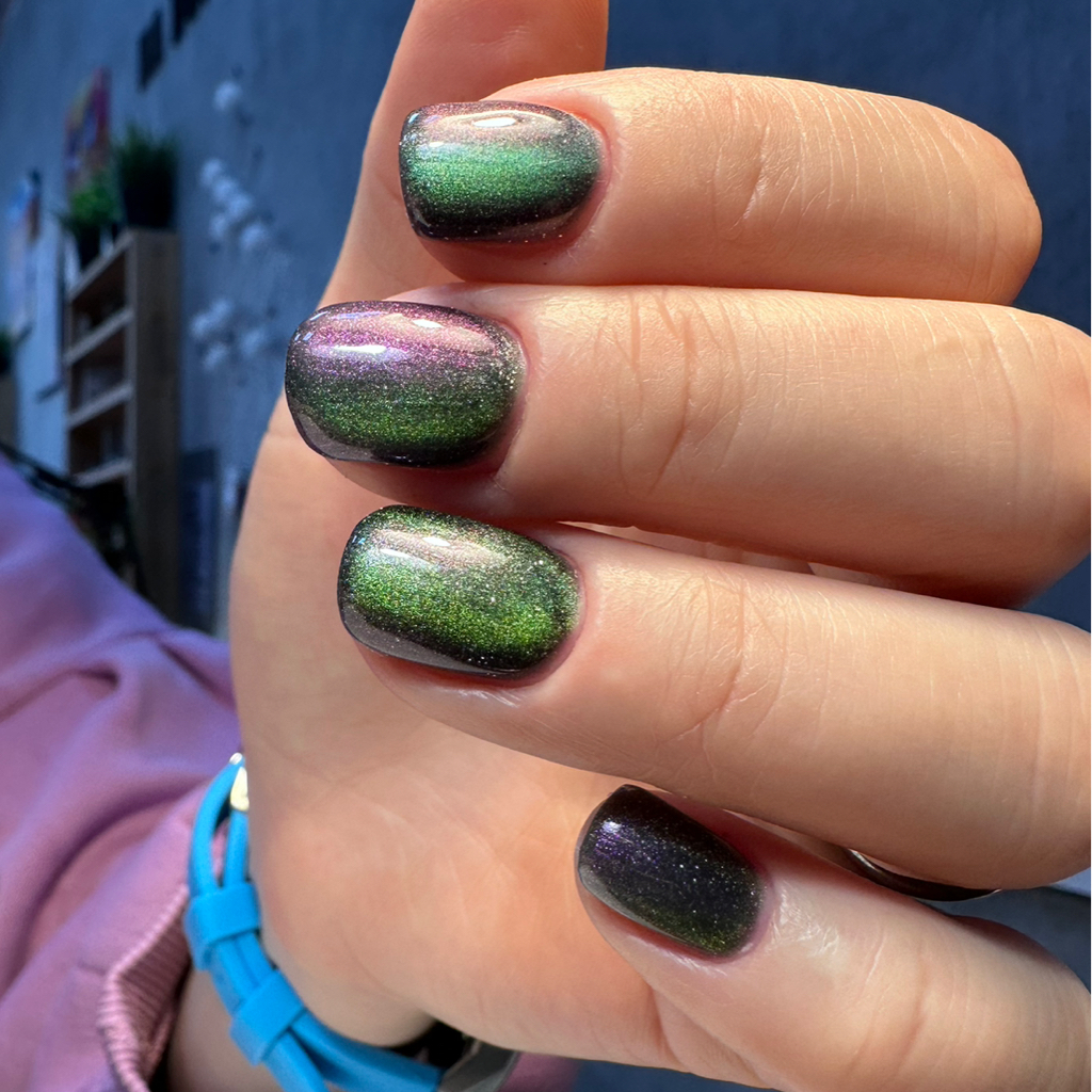 Магнитный гель-лак (кошка)