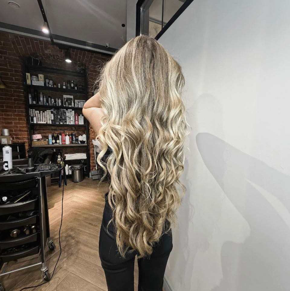 Укладка короткие волосы (мытье, сушка, использование укладочных средств)