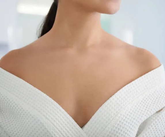 Rf-игольчатый шея и декольте