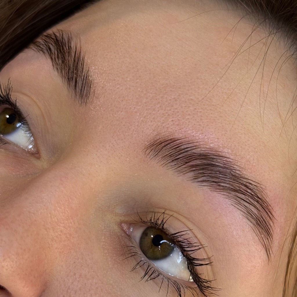 Долговременная укладка бровей