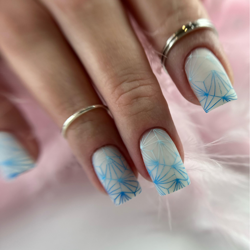 Маникюр + стемпинг/слайдеры