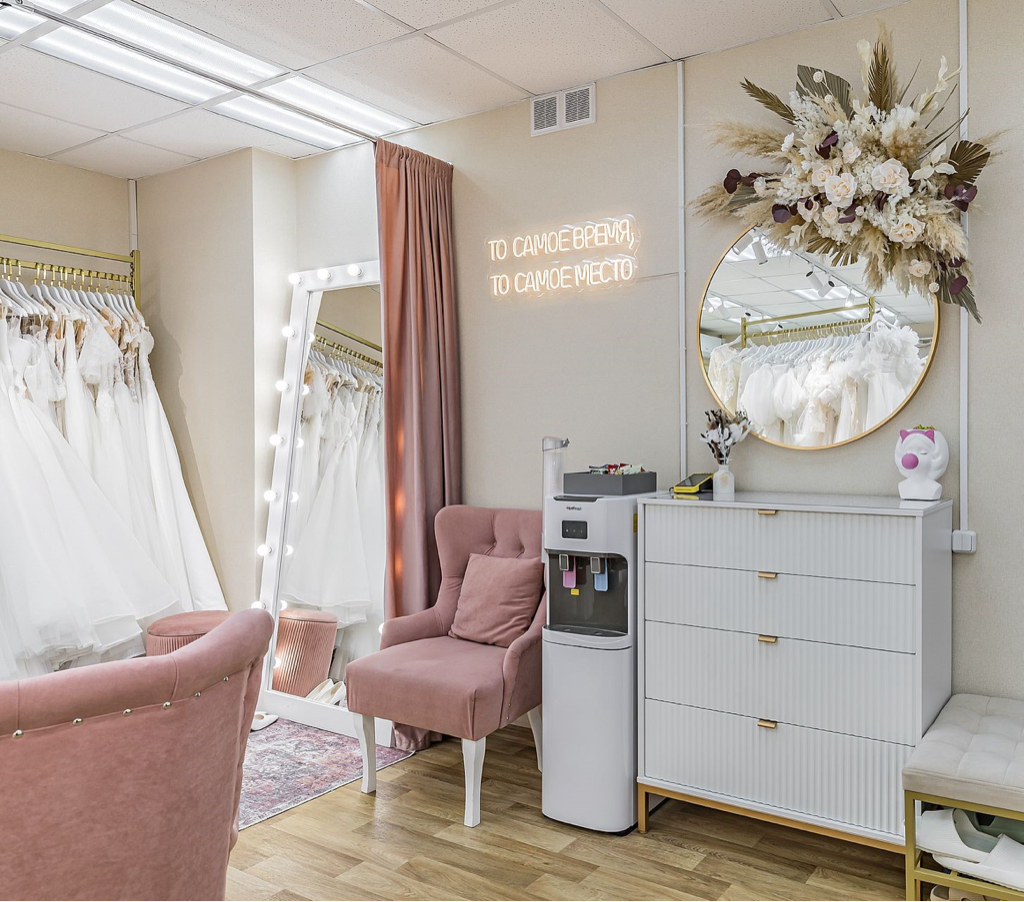 Примерка свадебного платья (с фатой и аксессуарами)