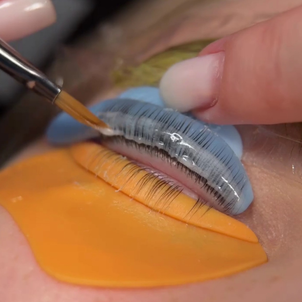 Ламинирование нижних ресниц