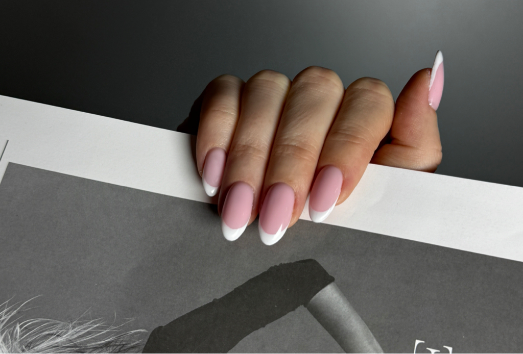 Маникюр с покрытием гель-лаком(френч).