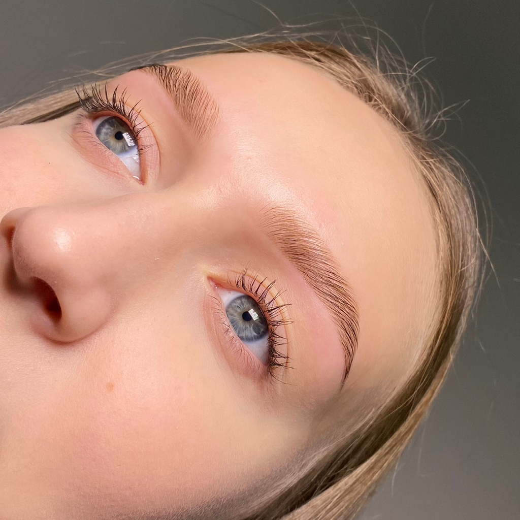 Окрашивание и коррекция бровей