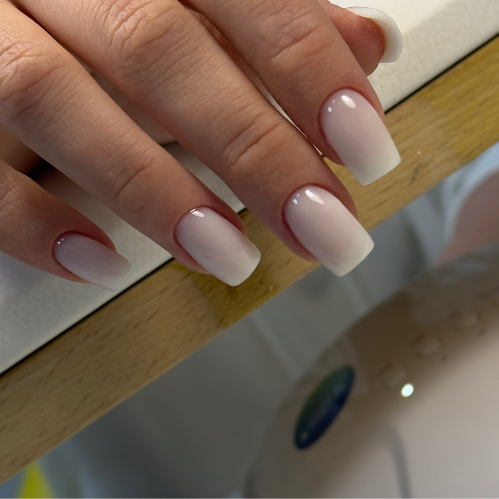 Покрытие гель-лак в один тон