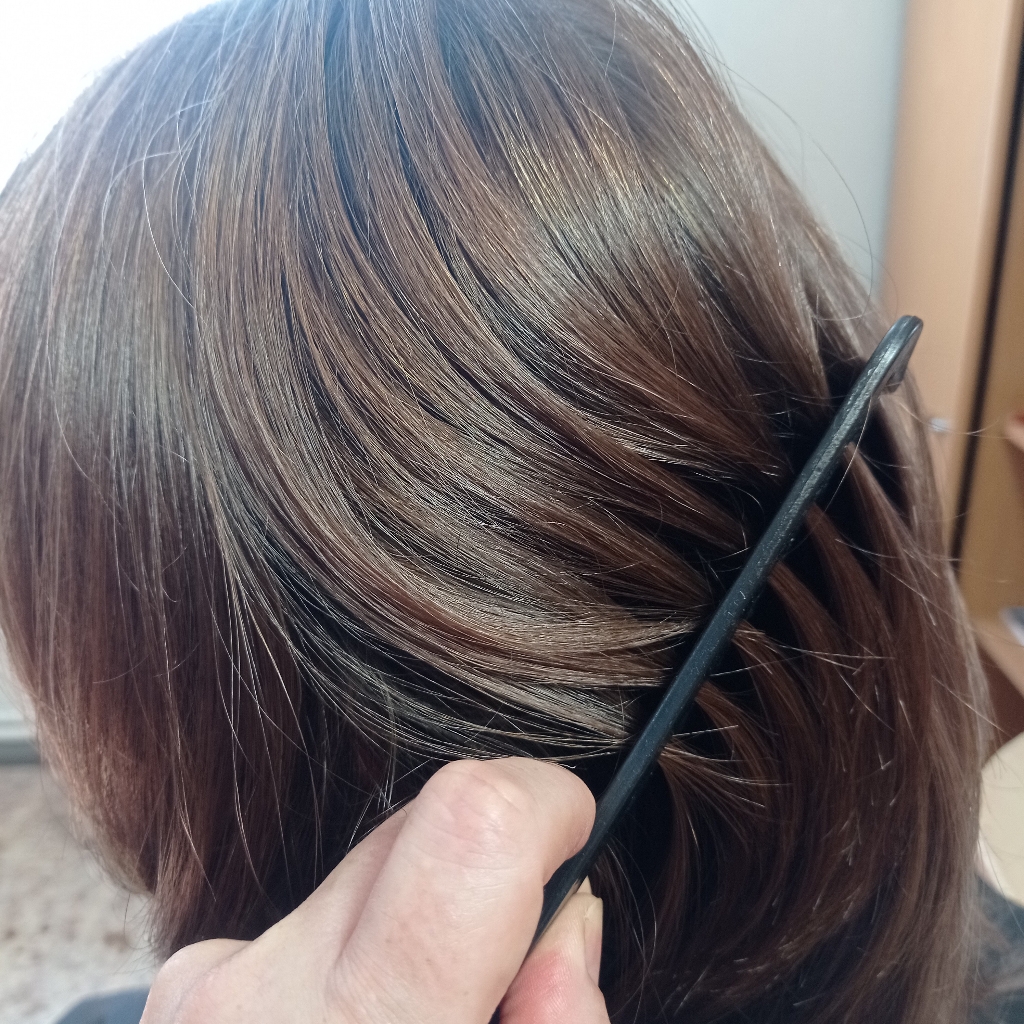 Окрашивание в один тон средняя длина