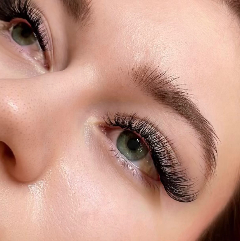 Наращивание ресниц 3D