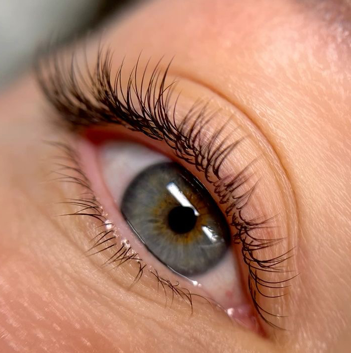 Наращивание ресниц классика