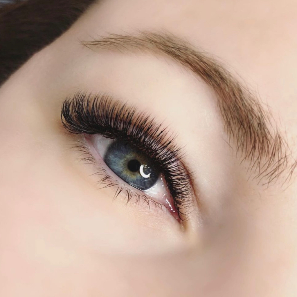 Наращивание ресниц Обьем 2д