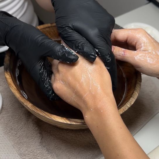 Shellac/Gel-Entfernung + Maniküre + SPA-Behandlung