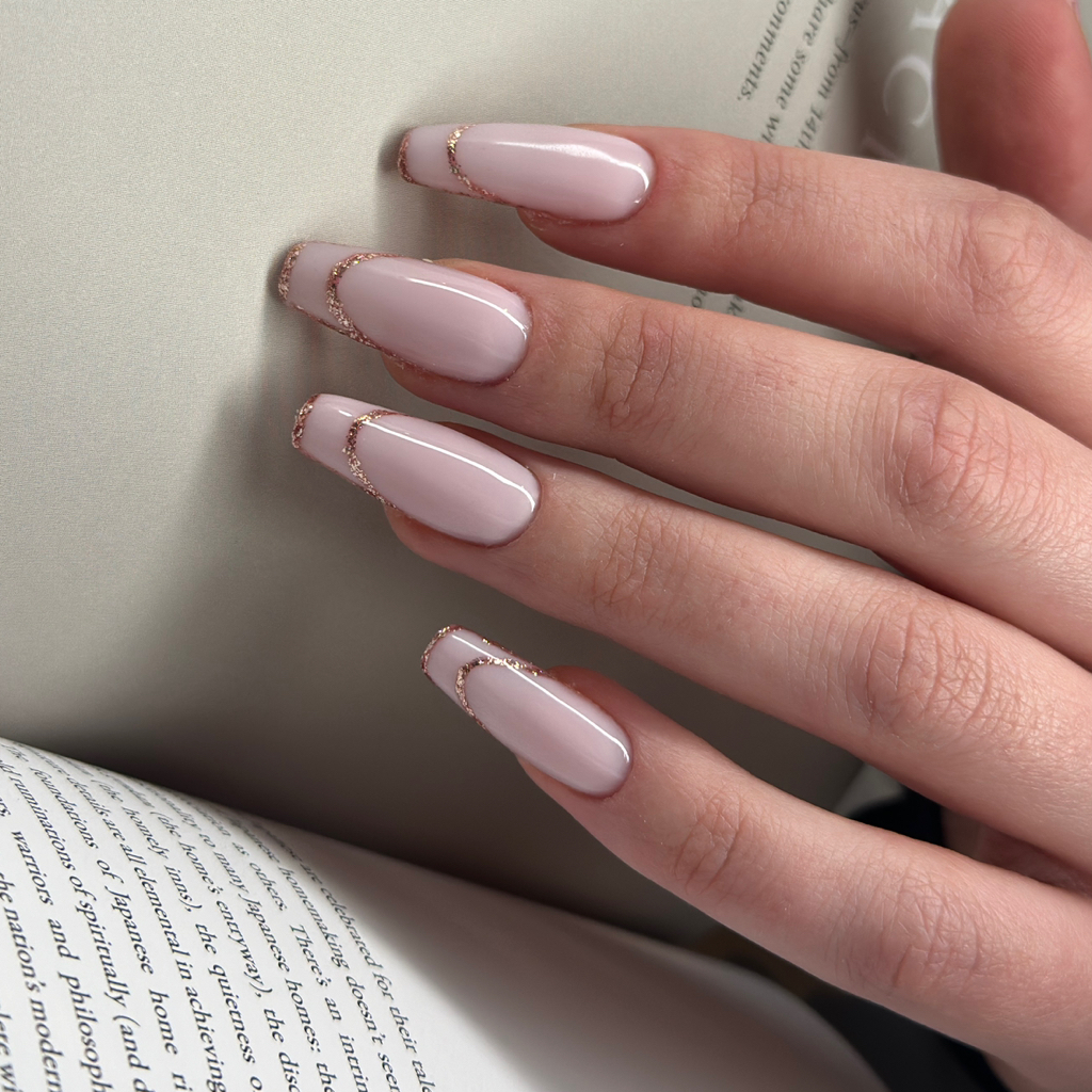 Neuemodelage mit Nagelverlängerung