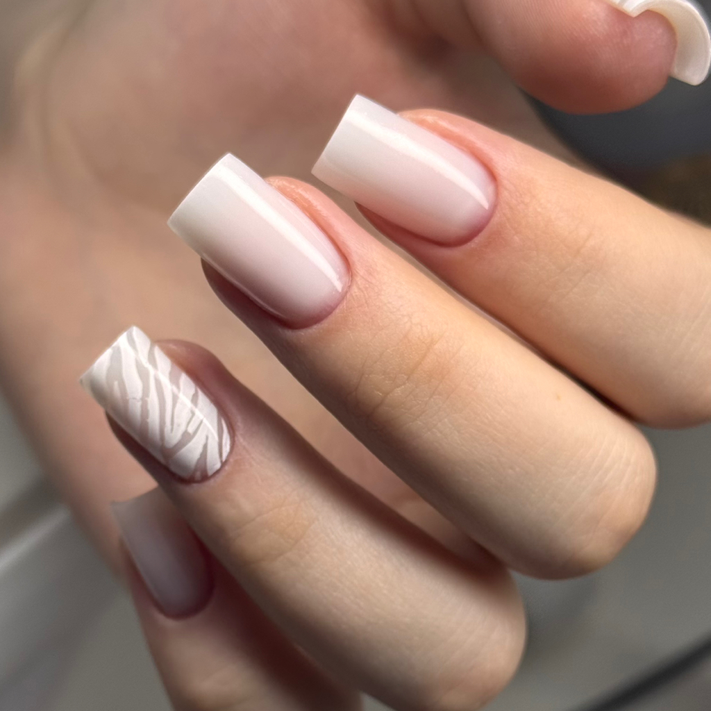 Наращивание ногтей