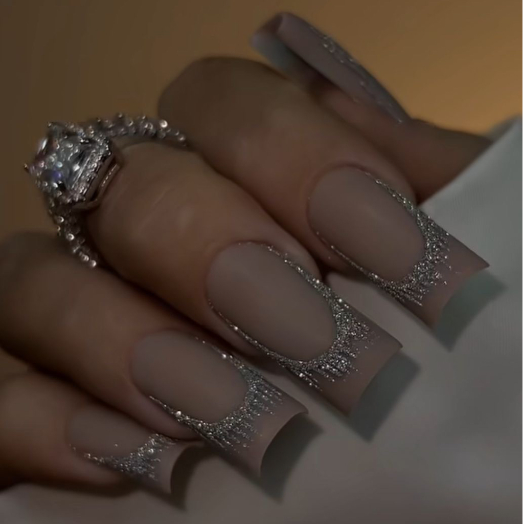 Наращивание ногтей