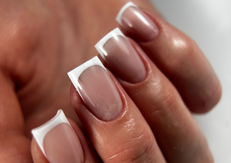 Маникюр с покрытием, укреплением, выравниванием, а так же френч (можно добавить дизайн)