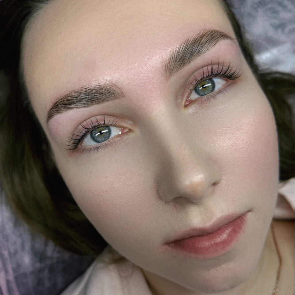 Ламинирование ресниц  + долговременная укладка бровей