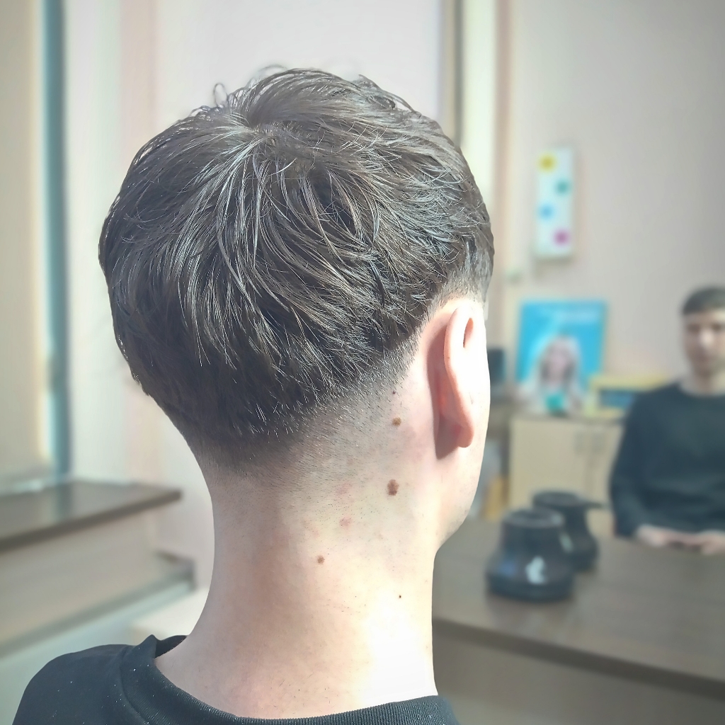 Стрижка мужская с фейдом