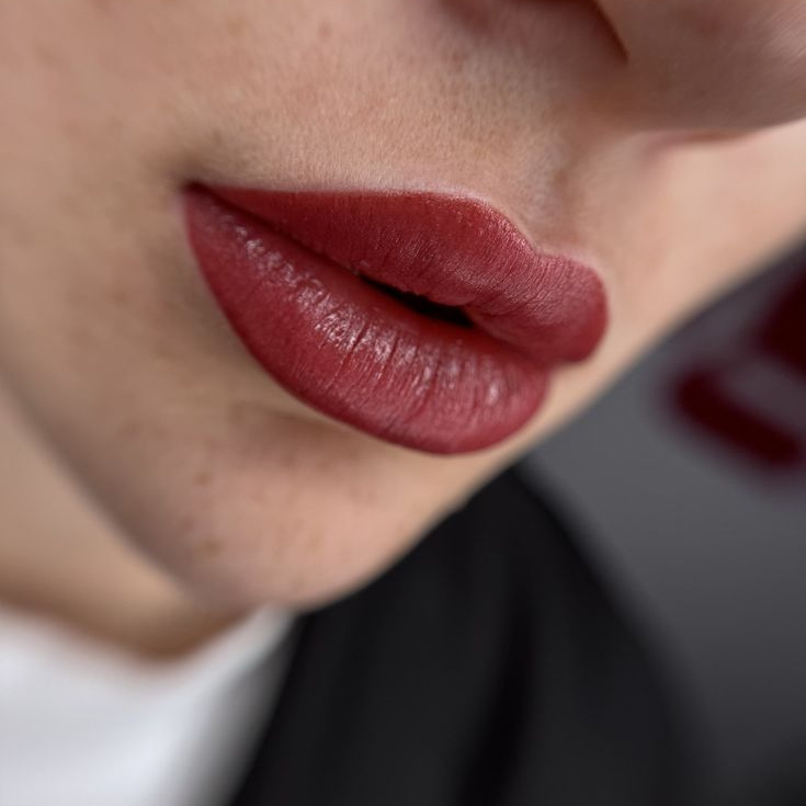 Удаление усиков воском