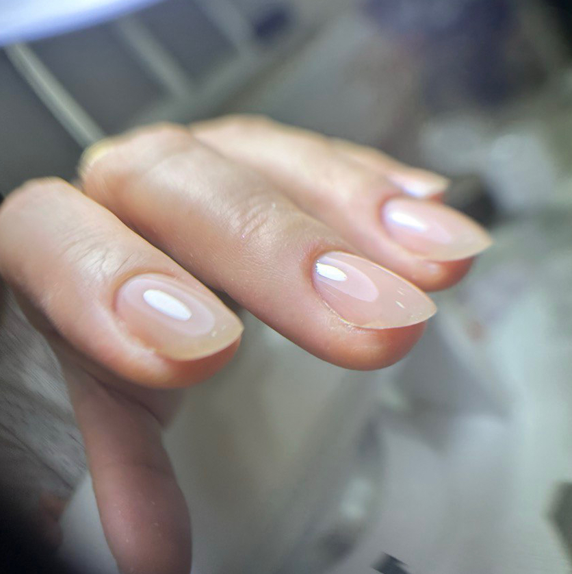 Маникюр, укрепление, покрытие однотон