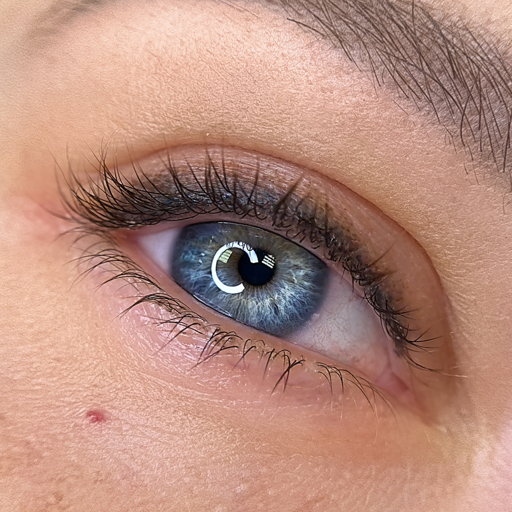 Коррекция Межресничка с растушевкой/тенью