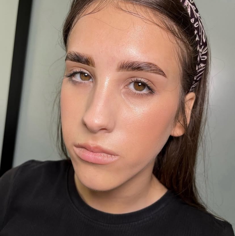 Biofixarea sprâncenelor + corecția + vopsirea